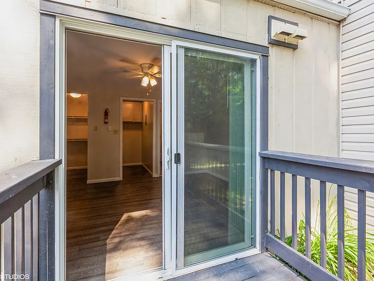 821 N Gladstone Ave #4 — Photo 6