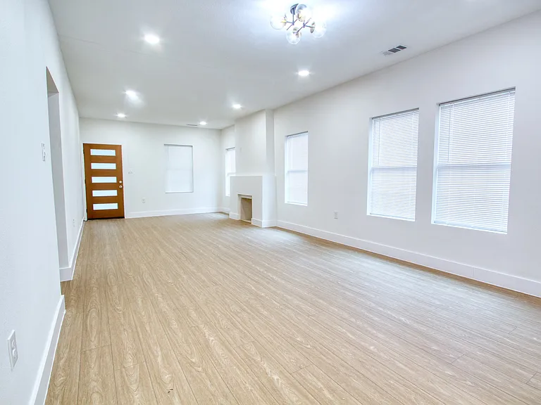 Plenty of living area, LED lighting, no carpet