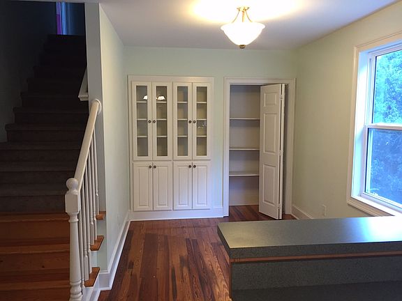 DR w/Built In China Cabinet