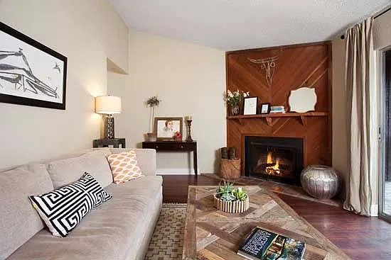 living room w/ fireplace (standard)