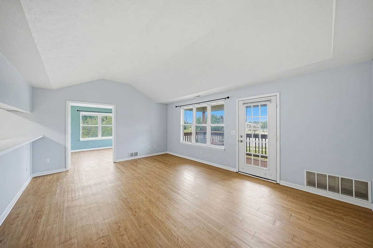 2 bed, 2.0 bath, 1376 sqft, $2,000 — Photo 3