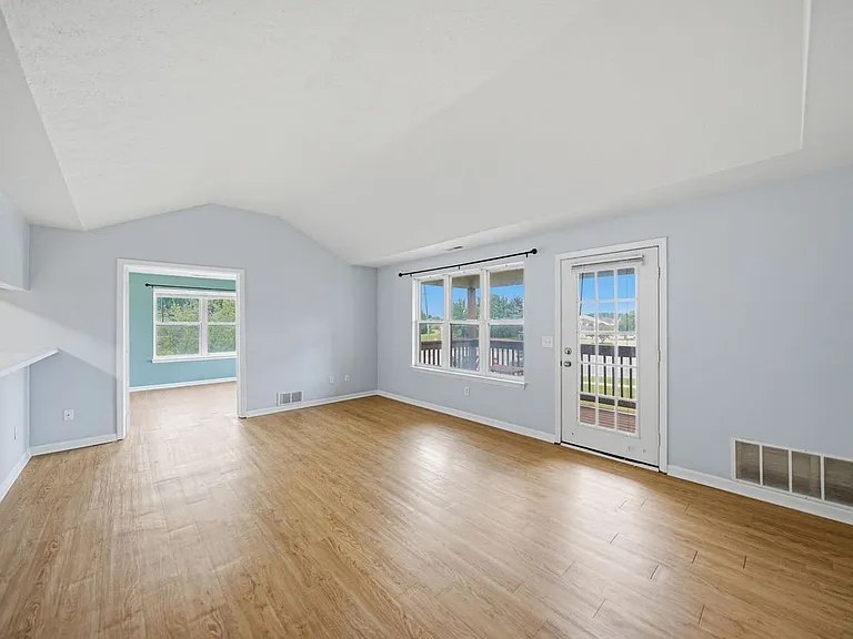 1474 Millbrook Trl — Photo 3