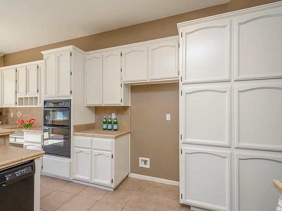5th image of 954 Piermont Ct