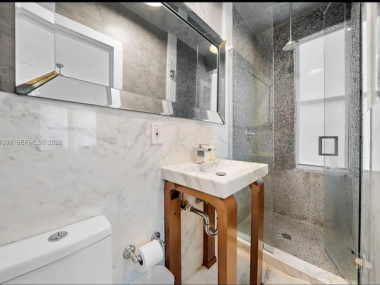 739 2nd St #6 — Photo 9