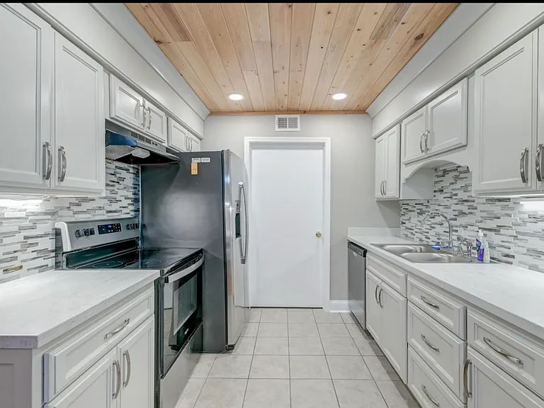 1402 Camp Rd #6B — Photo 3