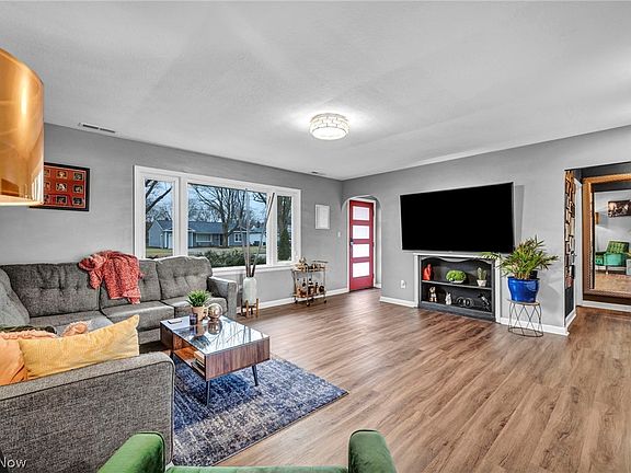 4th image of 7048 Oakwood Rd