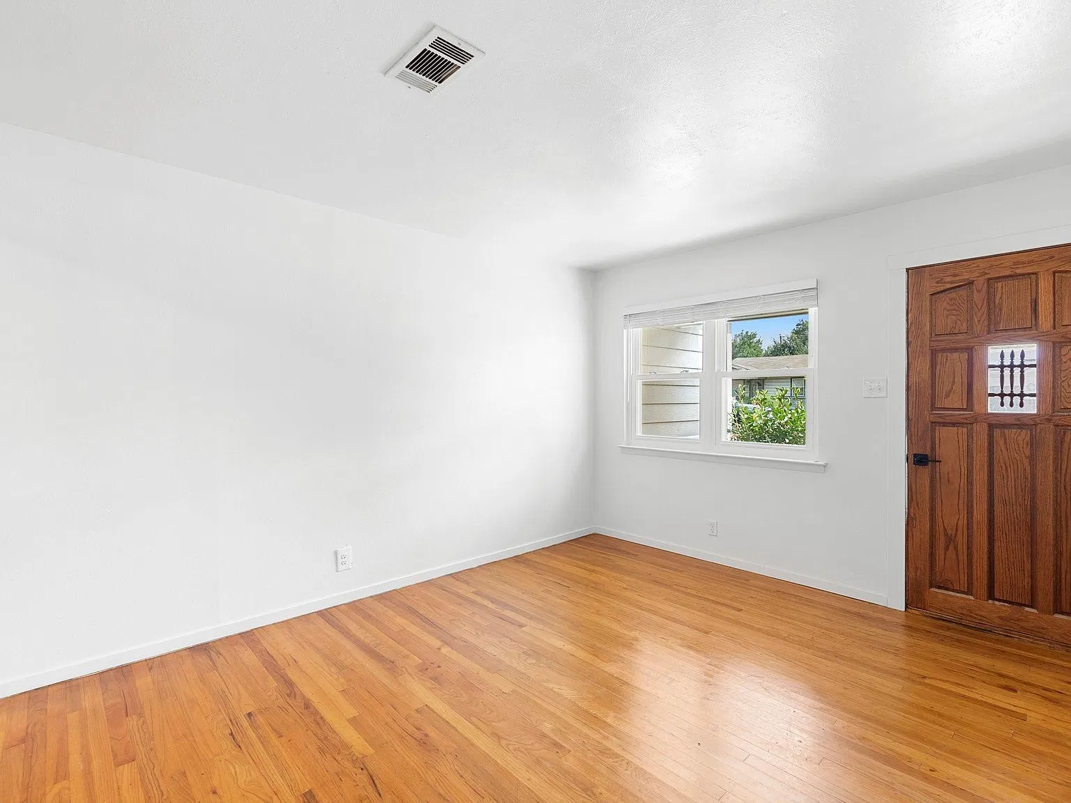 3 bed, 1571 sqft, $2,000 — Photo 3