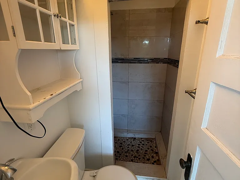2240 Makanani Dr #B — Photo 2