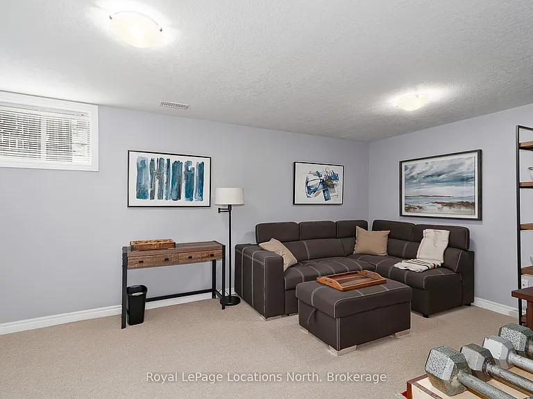 12 Silver Glen Blvd — Photo 32
