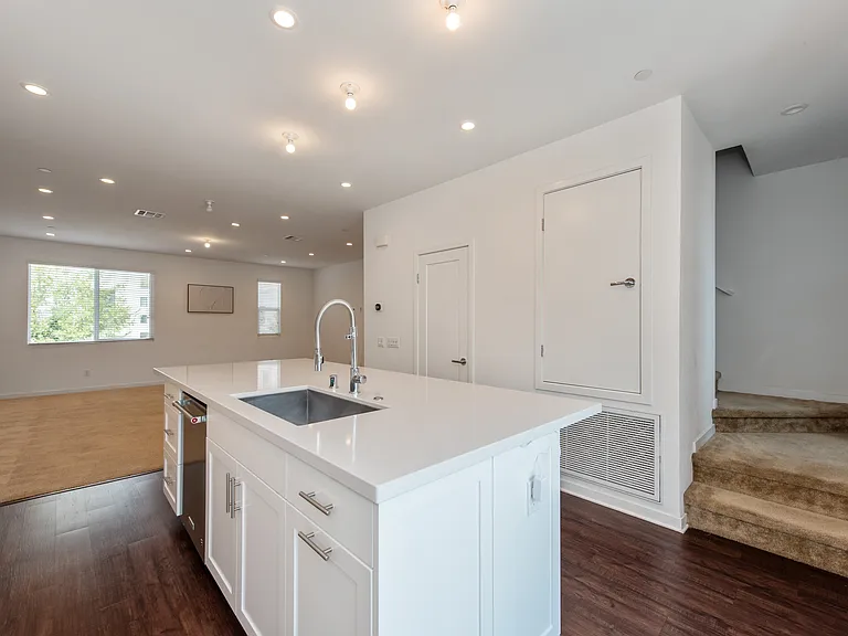 143 Schick — Photo 8