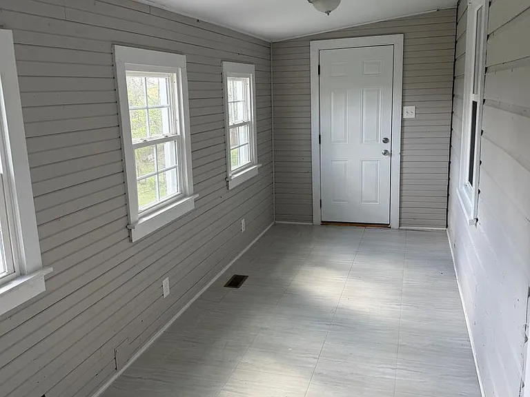 411 Hietts Ln — Photo 12