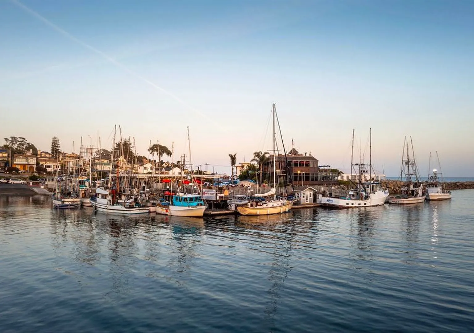 Views of the Santa Cruz Harbor from Your Living Room - 3Br/2Ba with Large 2-Car Garage — Photo 2