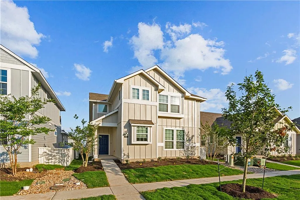 4 bed, 2.5 bath, 2025 sqft, $1,965 — Photo 1