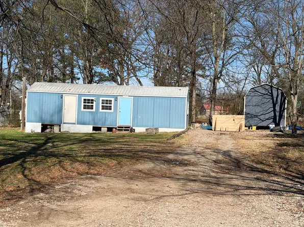 686 W 4th St, Newark, AR 72562