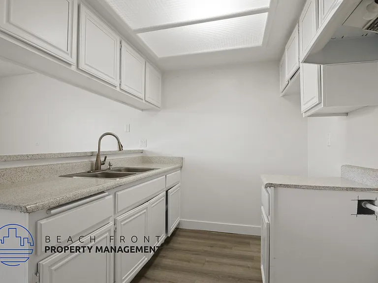 1557 W Carson St — Photo 1