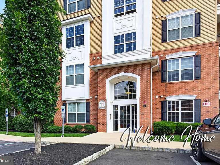 1137 Halifax Pl — Photo 1