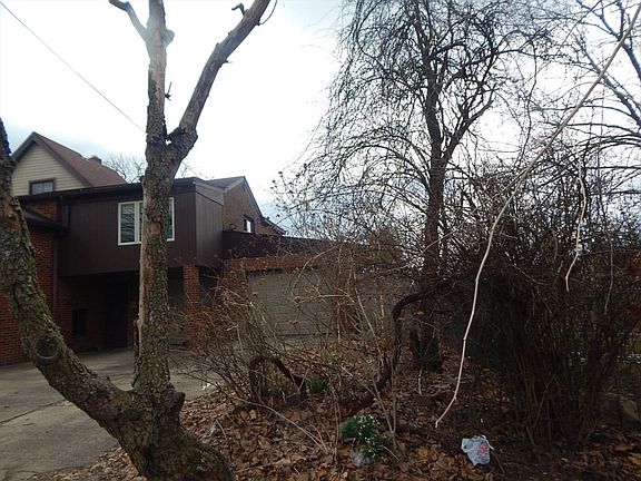 2nd image of 403 Sanderson Ave