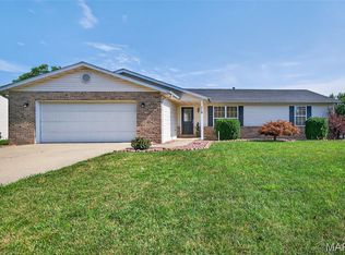 218 Suburban Dr, Smithton, IL 62285