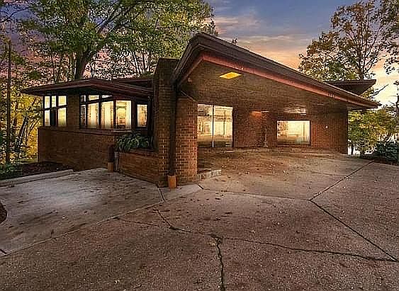 2nd image of 6325 Meadowwood Ln