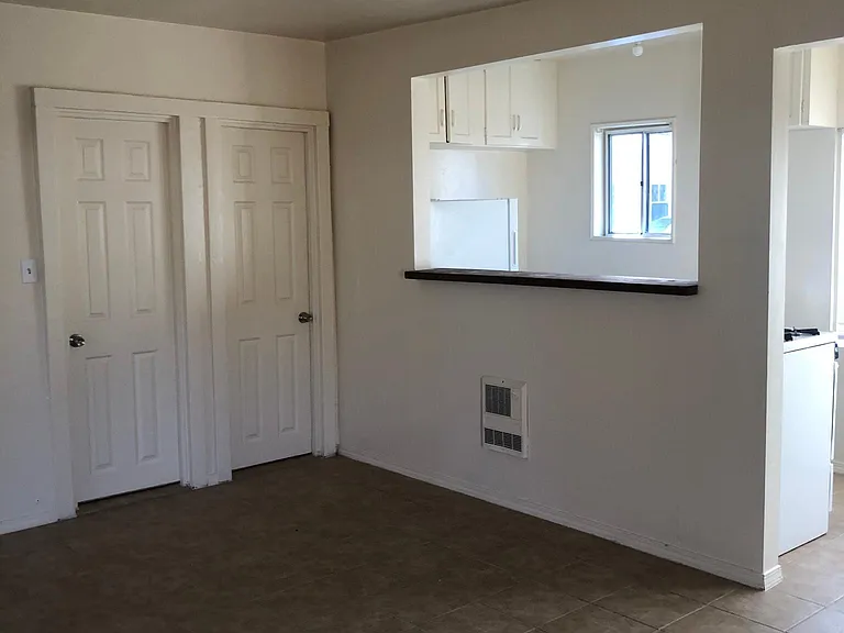 1227 Greenfield Dr — Photo 2