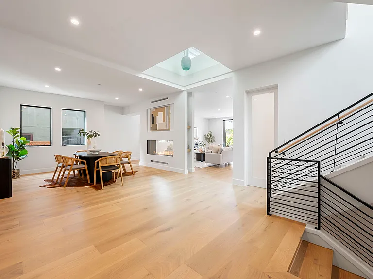5883 Margarido Dr — Photo 17