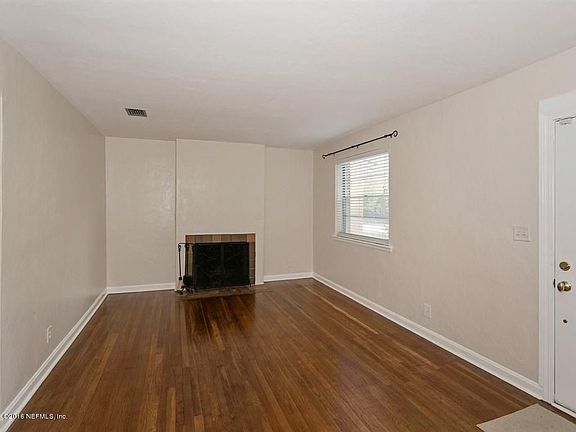 4th image of 4642 Redwood Ave
