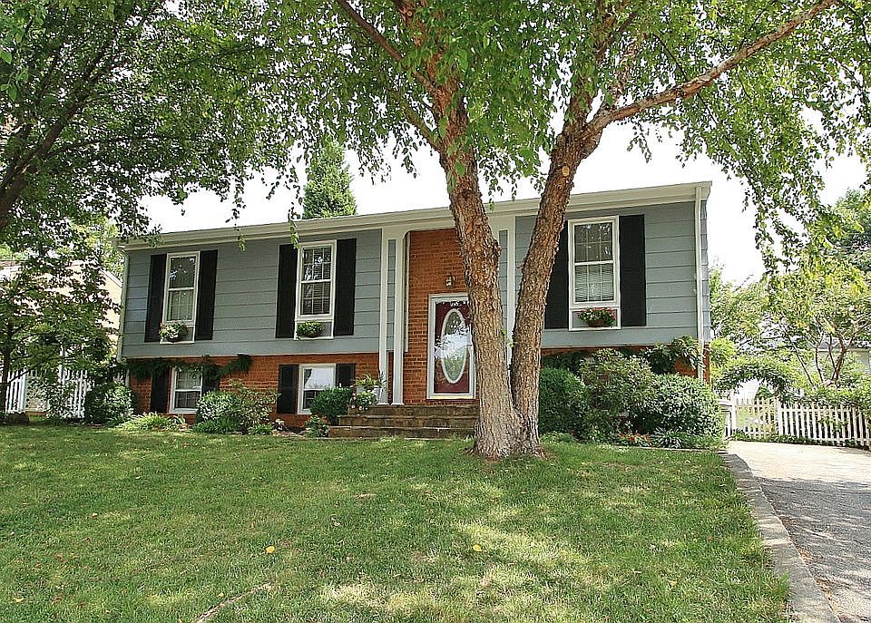 1st image of 717 Moran Ave