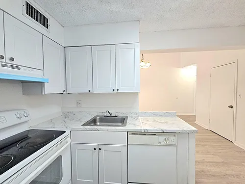 213 Lake Pointe Dr #212 Photo 1