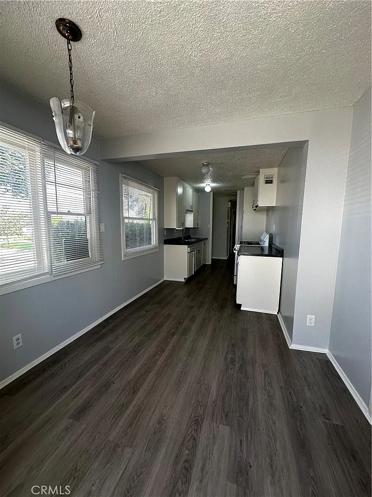 2 bed, 951 sqft, $2,400 — Photo 3