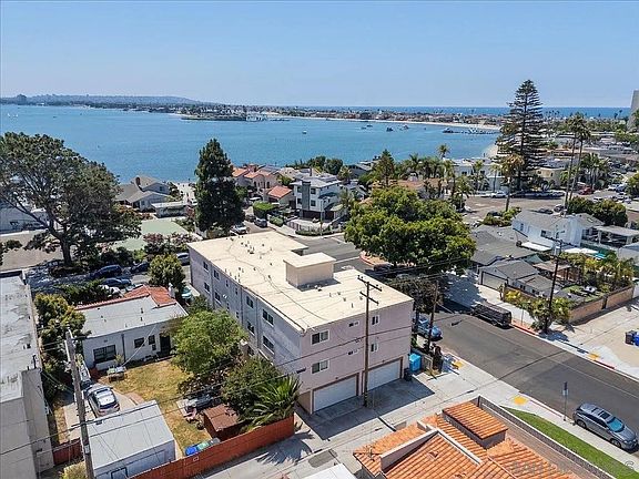 3rd image of 1102 Pacific Beach Dr APT F