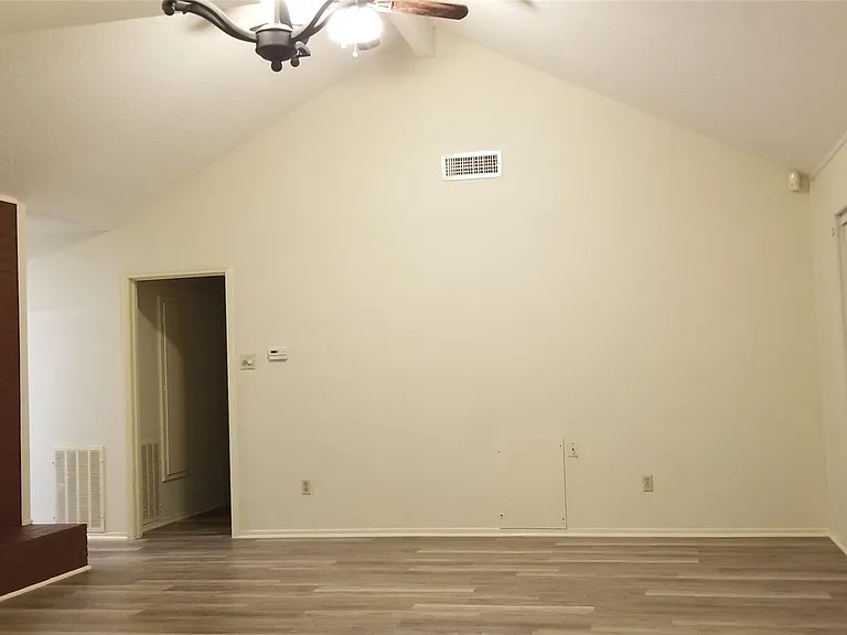 8807 Leader St — Photo 5
