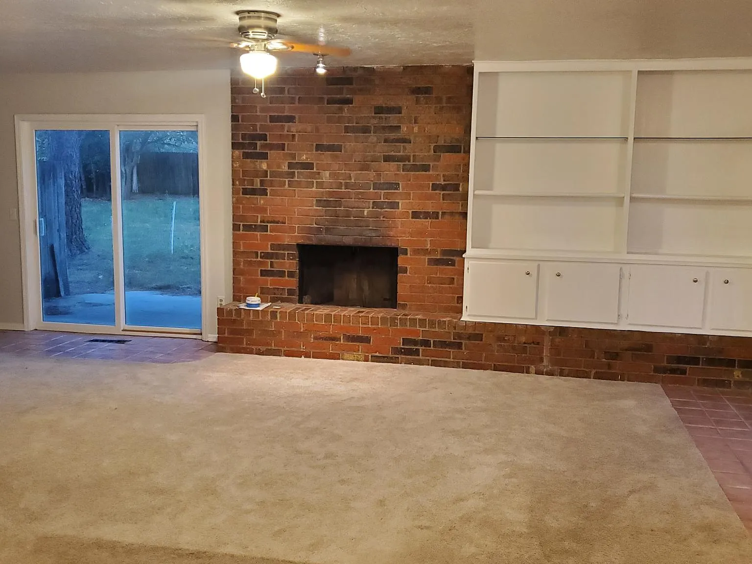 512 N Davis Ave — Photo 2