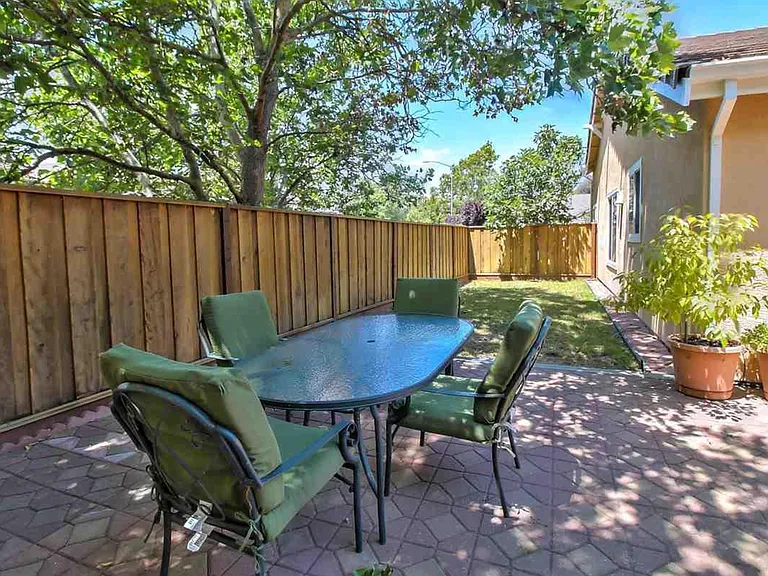 4522 Peacock Ct — Photo 18