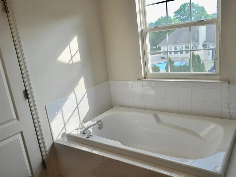 105 Margaret Ct — Photo 14
