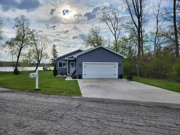 233 Lakeview Ct, Beaverton, MI 48612