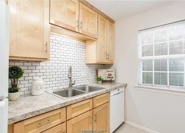 808 Kalanchoe Ct — Photo 5