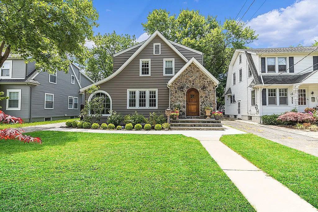 30 Central Ave photo 1