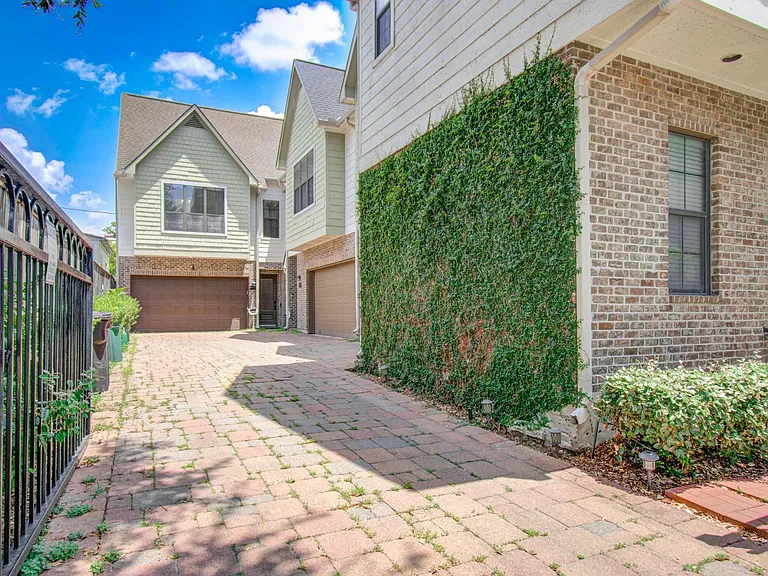 4001 Dallas St #A — Photo 1