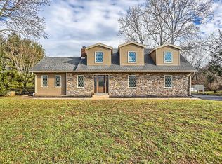 124 Spanglers Mill Rd, New Cumberland, PA 17070