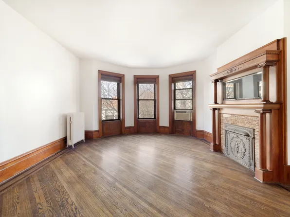 560 Dean Street image 3 of 15