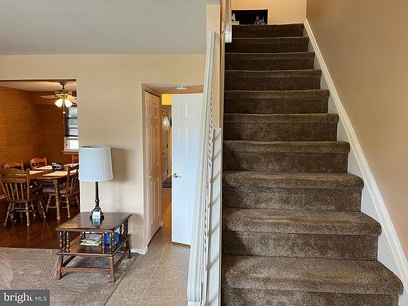 3rd image of 221 Hollybush Pl