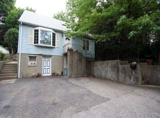 11 Sandy Hollow Rd, Port Washington, NY 11050