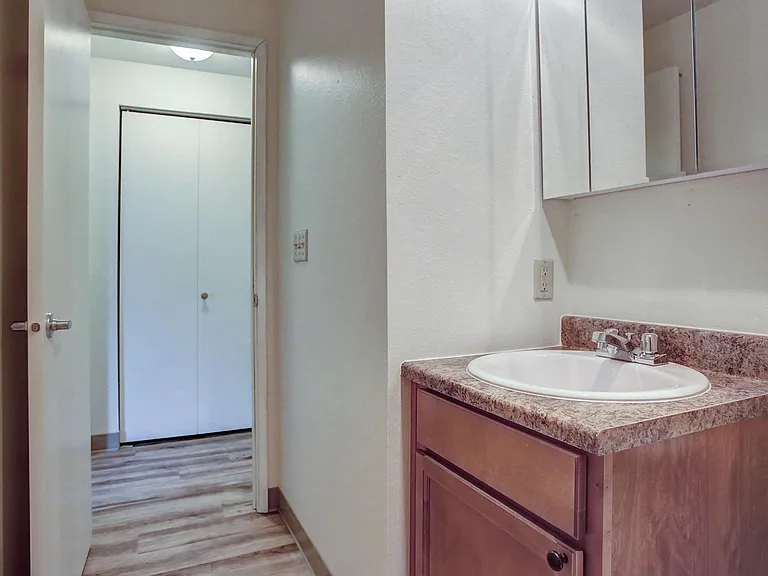 Highland Hills Apartments — Photo 9