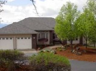 6142 Hillcrest Rd, Medford, OR 97504