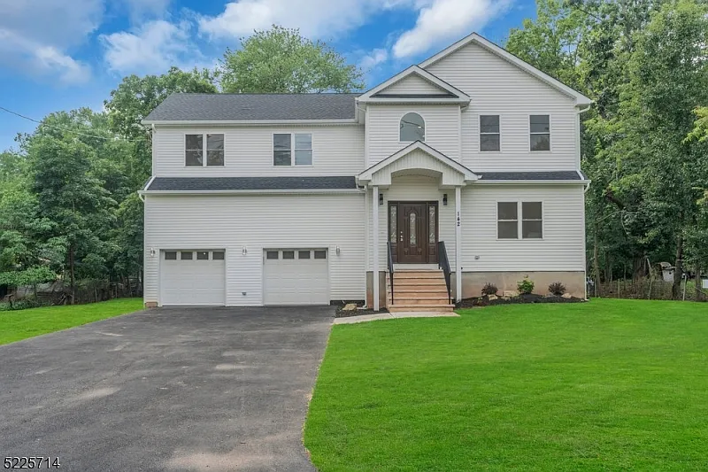 142 Brahma Ave photo 1
