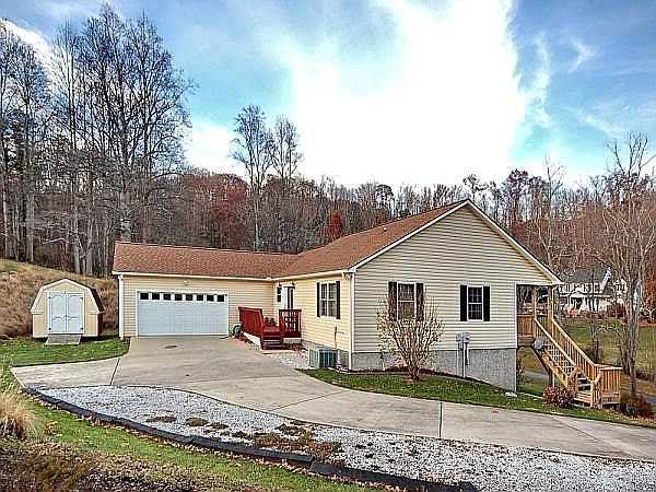 2nd image of 23 Squires Ln
