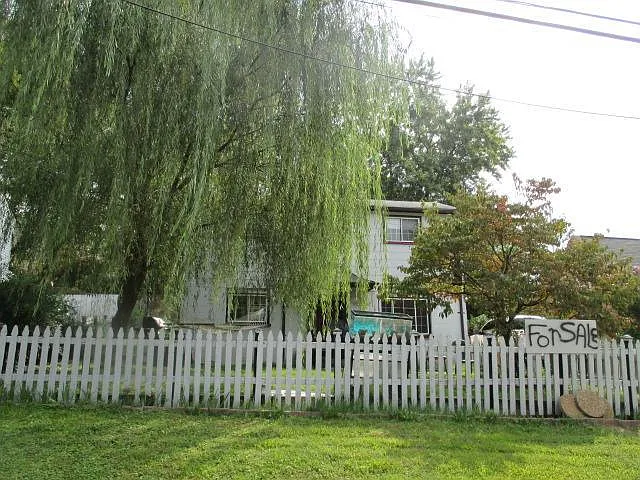 5805 66th Ave photo 1