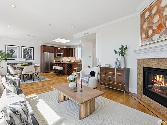 4th image of 6324 California St APT 3