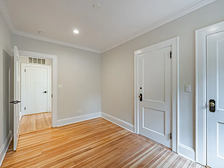 26 Glenwood Ave — Photo 17
