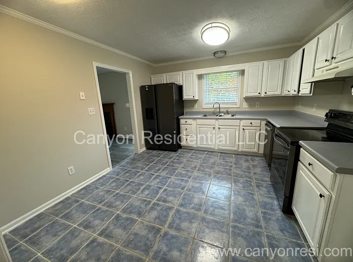 229 Lakeside Rd — Photo 5